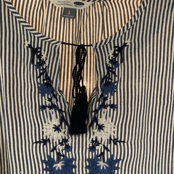 Old Navy Seersucker Blouse - Picture 2 of 3